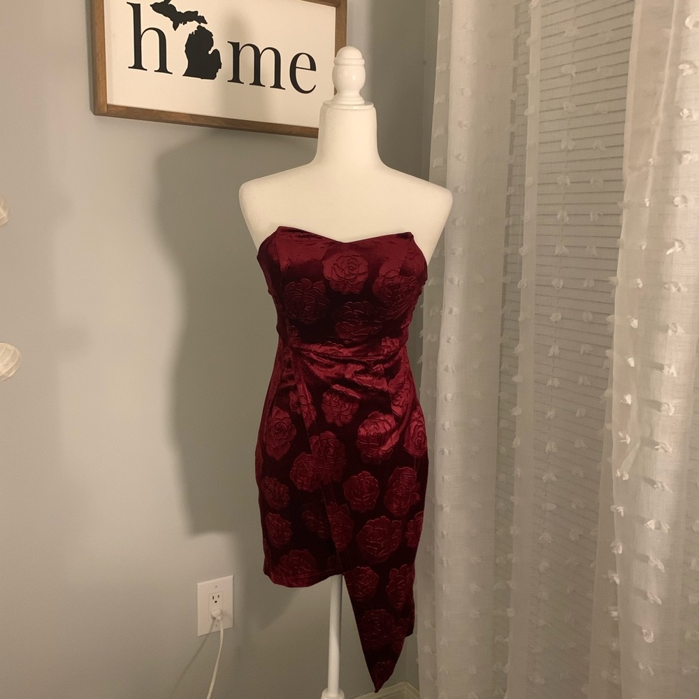 NWT Forever 21 Red Velvety strapless dress